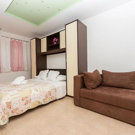 מאקרסקה Apartments Villa Vujcic מראה חיצוני תמונה