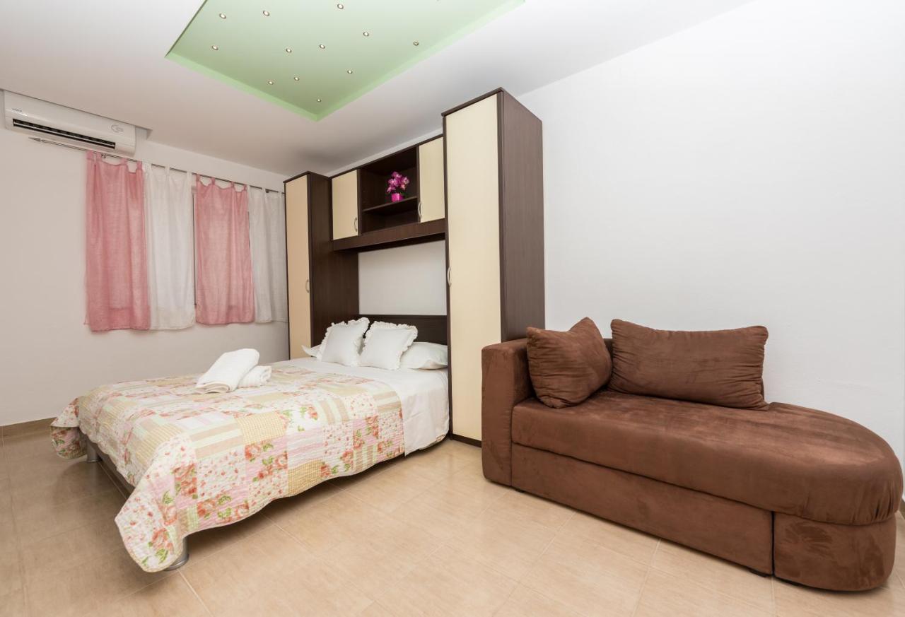 מאקרסקה Apartments Villa Vujcic מראה חיצוני תמונה
