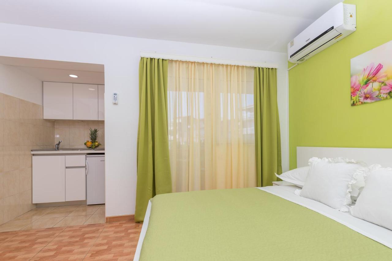 מאקרסקה Apartments Villa Vujcic מראה חיצוני תמונה